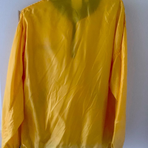 Nice nylon pullover. Zip with draw string bottom. - Picture 5 of 8